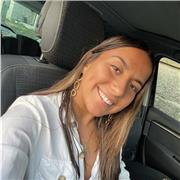Profesora de inglés, como apoyo para la asignatura de inglés en el colegio. También de clases de matemáticas, química o biología